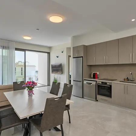 Rooftop With Jacuzzi Paphos