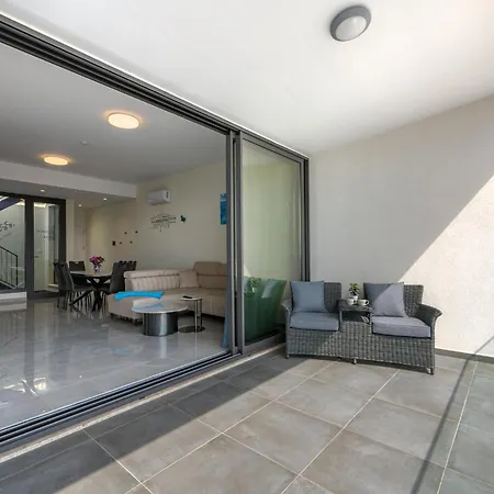 Apartment Rooftop With Jacuzzi Paphos