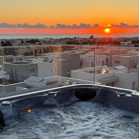 Apartment Rooftop With Jacuzzi *