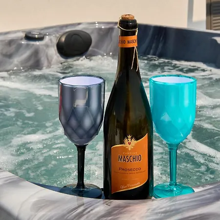 Rooftop With Jacuzzi Apartment