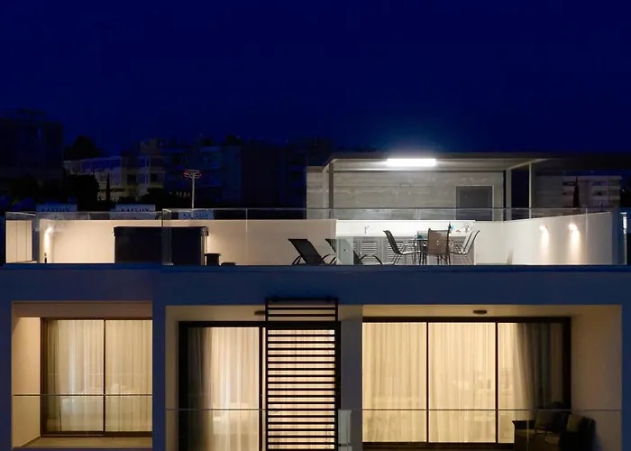 公寓 Rooftop With Jacuzzi Paphos